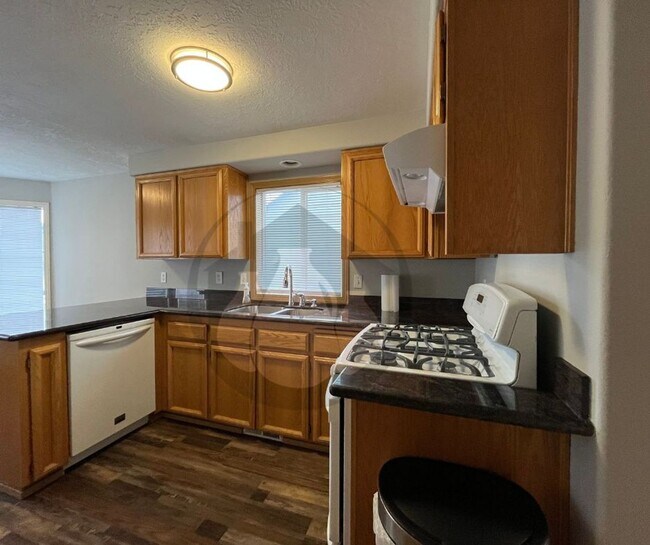 2465 Connemara Ct SE in Salem, OR - Building Photo - Building Photo
