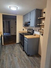 2842 Lake Forest Dr in Nashville, TN - Building Photo - Building Photo