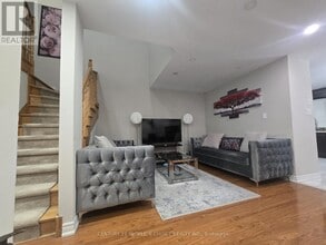 276 Pressed Brick Dr in Brampton, ON - Building Photo - Building Photo