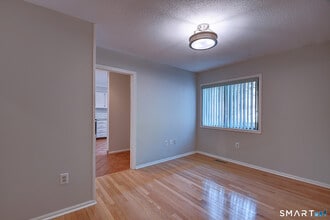 4 Stonington Ct in Avon, CT - Building Photo - Building Photo