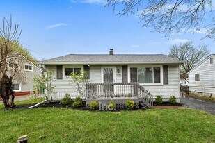 5394 Drayton Rd in Village of Clarkston, MI - Building Photo