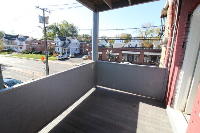 167 Park Rd, Unit 3-e in West Hartford, CT - Foto de edificio - Building Photo