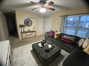 602 Woodcrest Blvd in O'Fallon, MO - Foto de edificio - Building Photo