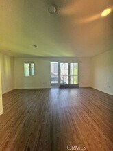 5750 Hollywood Blvd, Unit 726 in Los Angeles, CA - Building Photo - Building Photo