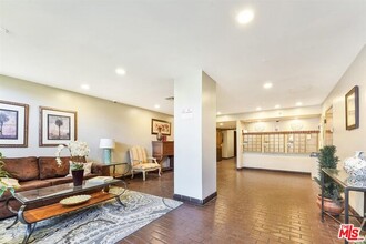 1900 Vine St-Unit -104 in Los Angeles, CA - Building Photo - Building Photo