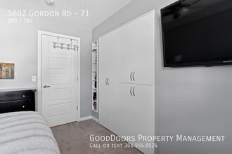 5602 Gordon Rd in Regina, SK - Building Photo - Building Photo