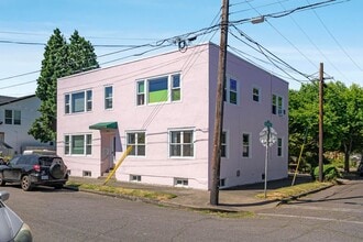 3905 SE 54th Ave in Portland, OR - Building Photo - Building Photo
