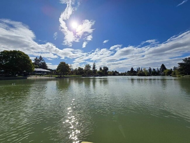 property at 1118 Marina Cir