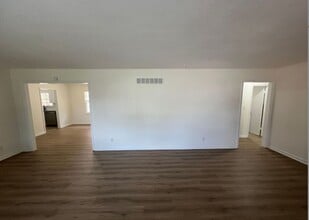 2111 N 49th St in Kansas City, KS - Building Photo - Building Photo
