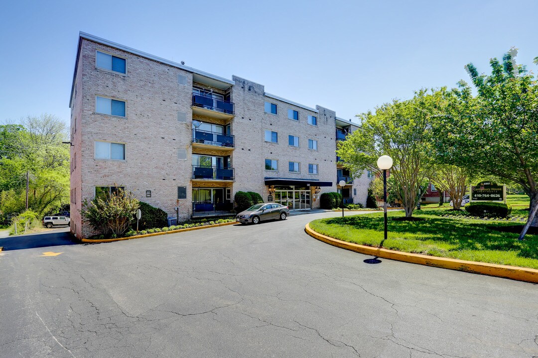 Canterbury House in Baltimore, MD - Building Photo