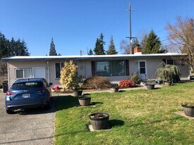 8406 9th Ave SE in Everett, WA - Building Photo