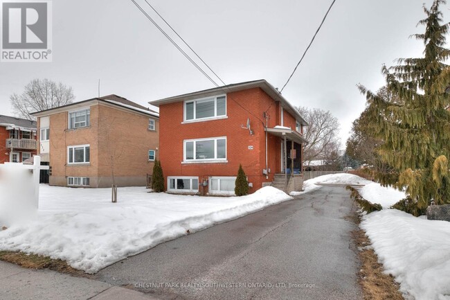 524 KRUG St in Kitchener, ON - Building Photo - Building Photo