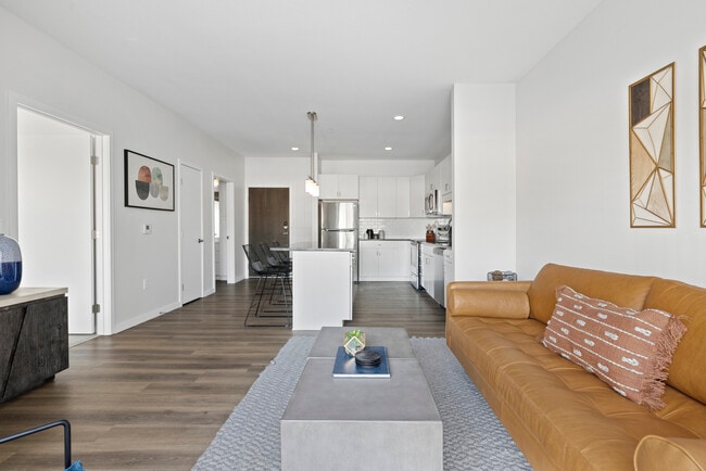 Axle Apartments in Fridley, MN - Foto de edificio - Building Photo