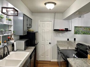 2208 Enfield Rd in Austin, TX - Building Photo - Building Photo