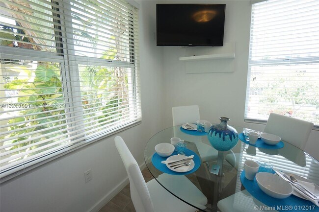1611 Meridian Ave in Miami Beach, FL - Building Photo - Building Photo