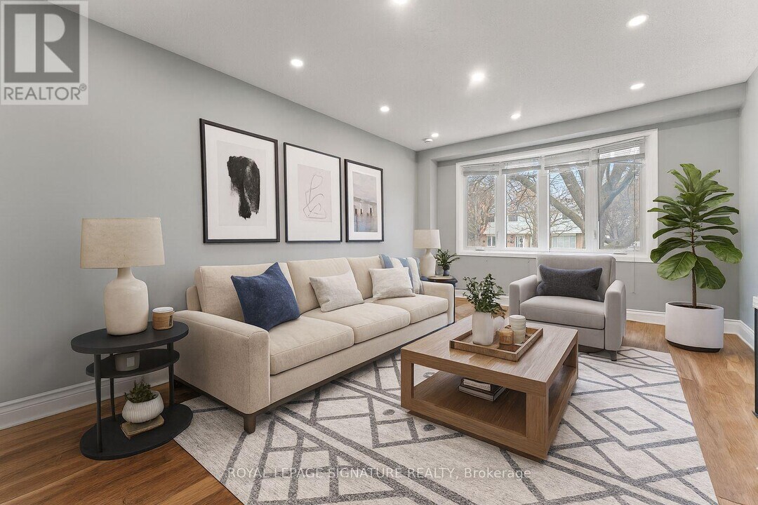 690 Elgin St in Newmarket, ON - Building Photo