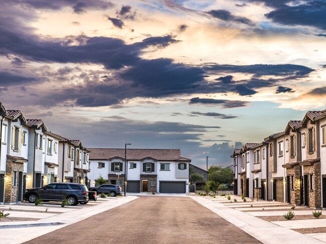 Amavi Aster Ridge in Phoenix, AZ - Foto de edificio - Building Photo