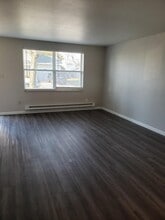 1135 W South Park Ave, Unit F in Oshkosh, WI - Building Photo - Building Photo