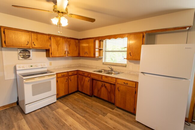 1722 Washington Blvd in Belpre, OH - Building Photo - Building Photo