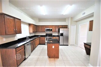 11424 Glenmont Dr in Tampa, FL - Foto de edificio - Building Photo