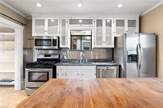 227 James St in Smithfield, VA - Foto de edificio - Building Photo