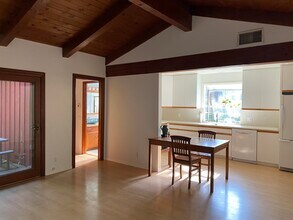 554 Paige Ln in Thousand Oaks, CA - Foto de edificio - Building Photo