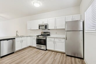 The Village at Pine Ridge in Willoughby Hills, OH - Building Photo - Building Photo