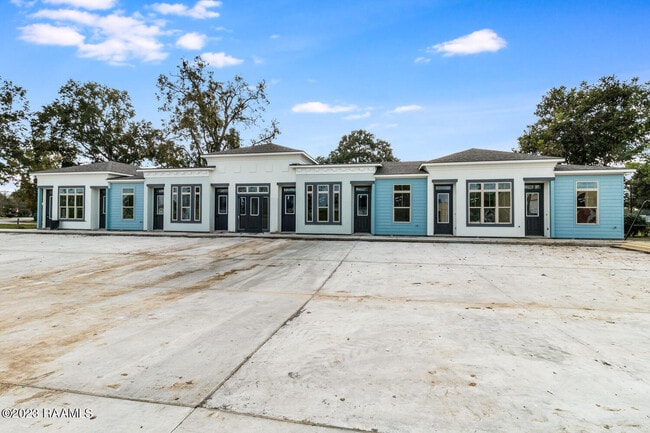 508 E Main St in Broussard, LA - Building Photo - Building Photo