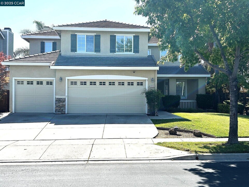 2316 Spartan Terrace in Brentwood, CA - Building Photo
