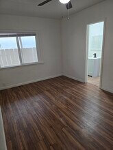 4527 Esther St in San Diego, CA - Foto de edificio - Building Photo