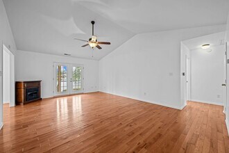 6102 Schooner Ct in New Bern, NC - Building Photo - Building Photo