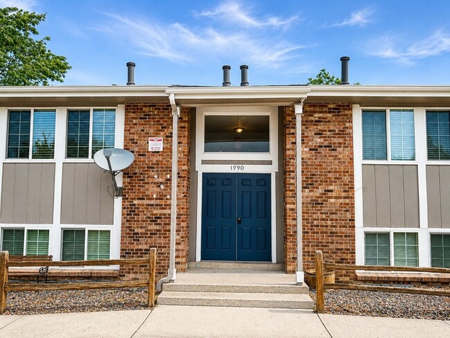 1990 Eagle St