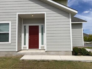 194 Heritage Ml Trl in Elgin, TX - Foto de edificio - Building Photo