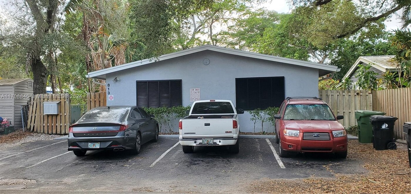 813 SW 14th Ave in Fort Lauderdale, FL - Building Photo