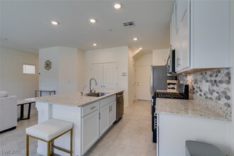 7107 Alabaster Peak St in Las Vegas, NV - Building Photo - Building Photo