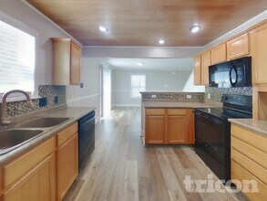 404 W Warrior Ct in Sheridan, IN - Foto de edificio - Building Photo