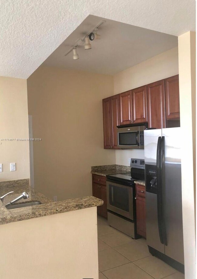 3001 NE 185th St, Unit 618 in Aventura, FL - Building Photo - Building Photo