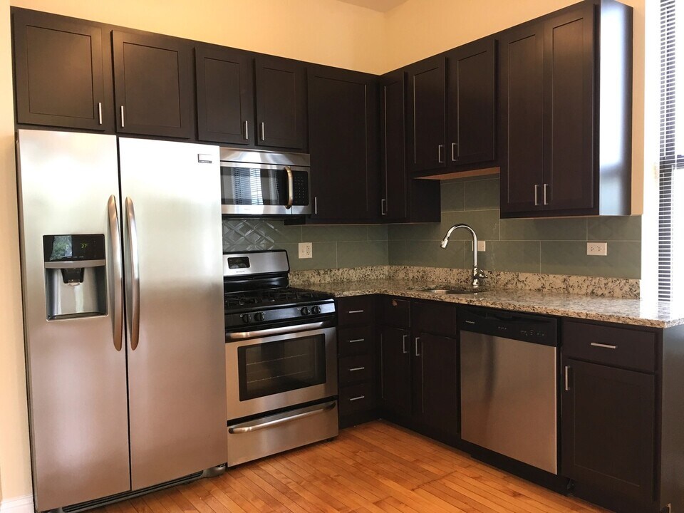4053 N Leavitt St, Unit 1 in Chicago, IL - Building Photo