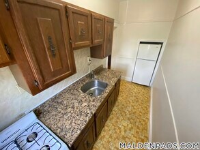 17-19-19 Washington St S, Unit 203 in Malden, MA - Foto de edificio - Building Photo