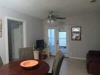 606 Vincent St photo'