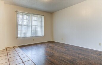 8424 Jamestown Dr in Austin, TX - Building Photo - Building Photo