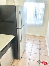 652 S Dunsmuir Ave-Unit -204 in Los Angeles, CA - Building Photo - Building Photo