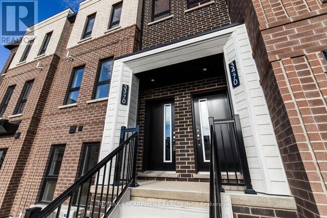 70 Kenesky Dr in Hamilton, ON - Building Photo - Building Photo