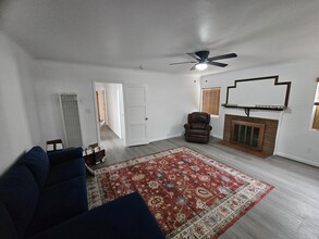 341 Morris Pl in Montebello, CA - Foto de edificio - Building Photo