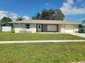 213 SW Reynolds Ave in Port St. Lucie, FL - Building Photo - Building Photo