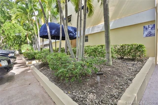 427 Santander Ave-Unit -405 in Coral Gables, FL - Building Photo - Building Photo