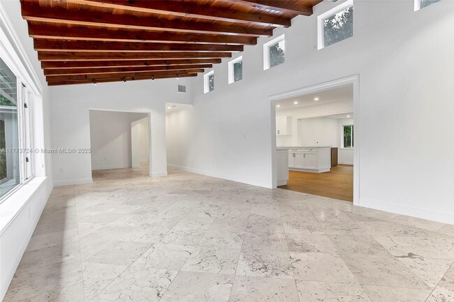 8750 SW 96th St in Miami, FL - Building Photo - Building Photo