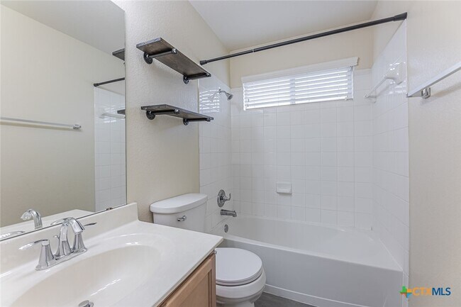 property at 5001 Bridgewood Dr