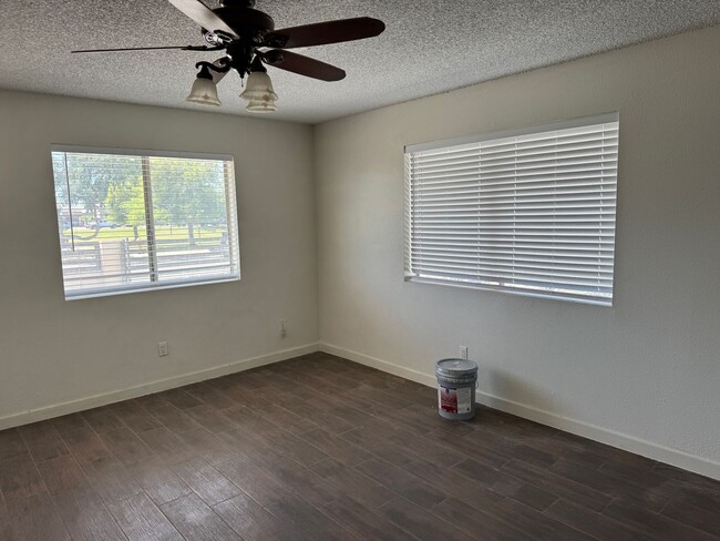 1038 Kennedy Ln in San Luis, AZ - Foto de edificio - Building Photo