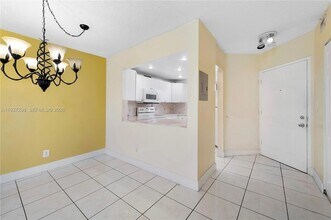 1750 W 46th St, Unit 210 in Hialeah, FL - Building Photo - Building Photo